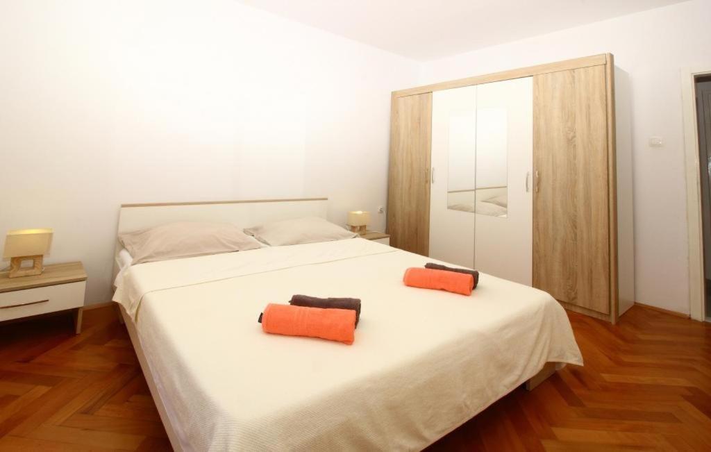 Apartament Dubreta *
