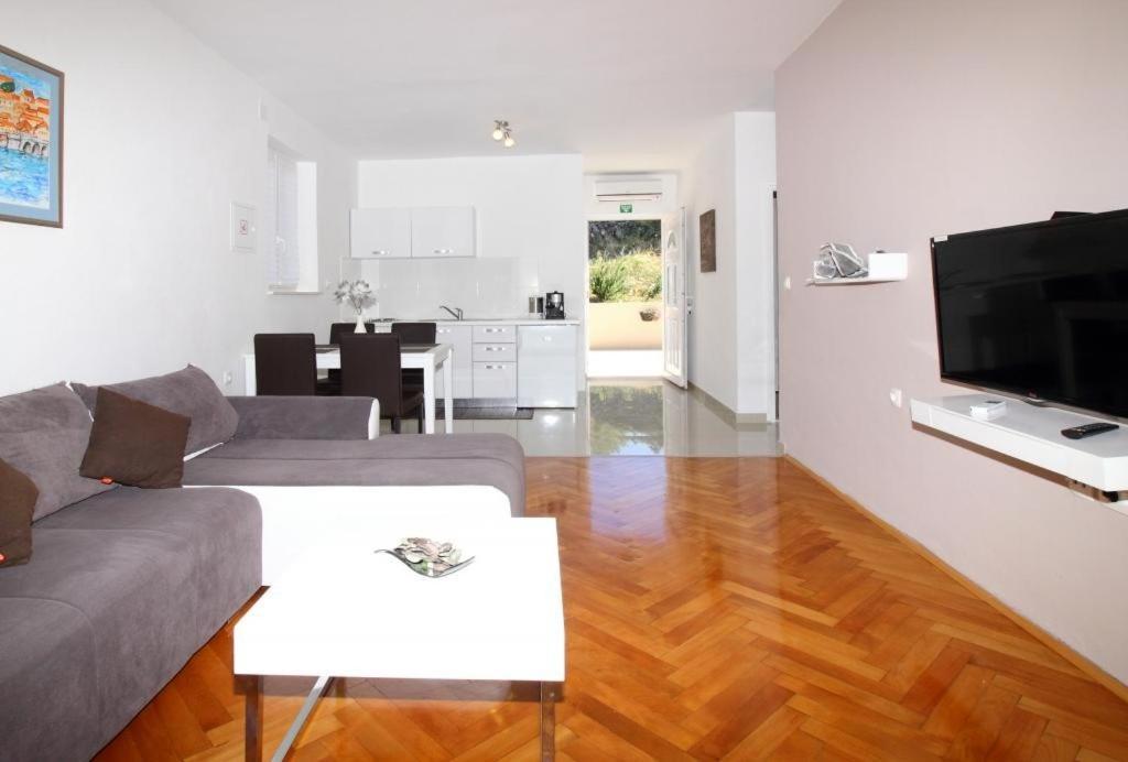 Apartment Dubreta