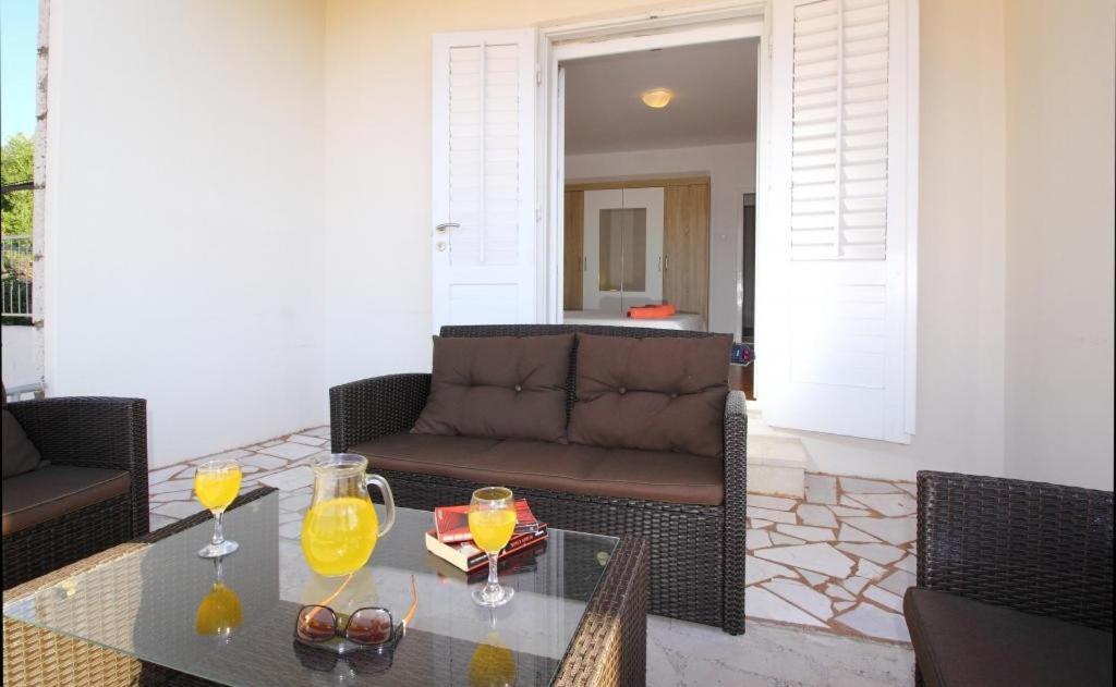 Apartment Dubreta *