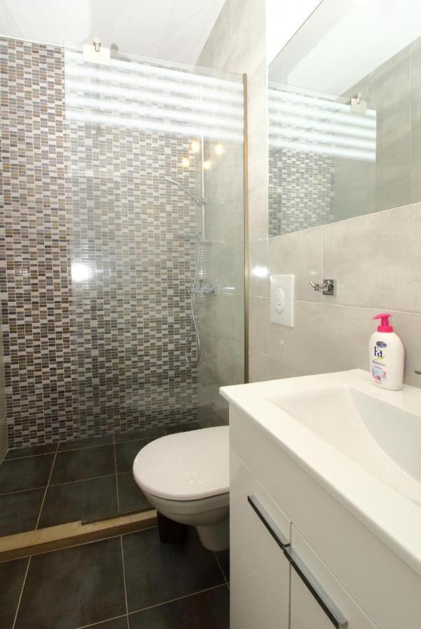 Apartment Dubreta *